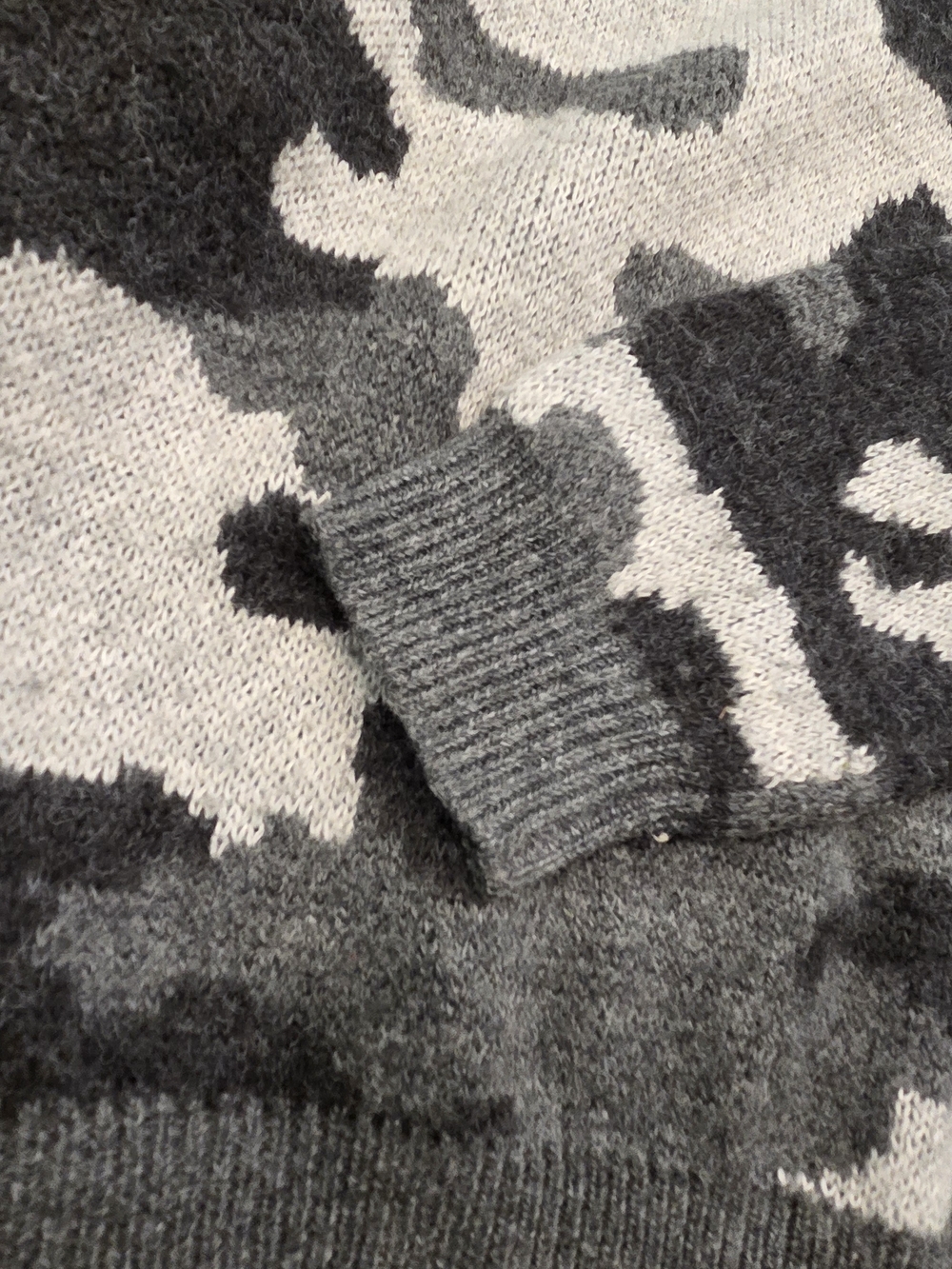 Set Of Two Sweaters - Picture 3 of 6